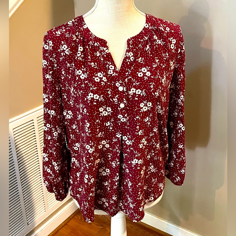 Ladies Sz PM Old Navy Blouse w/Front Button Placket, Burgundy Floral EUC LOVELY!